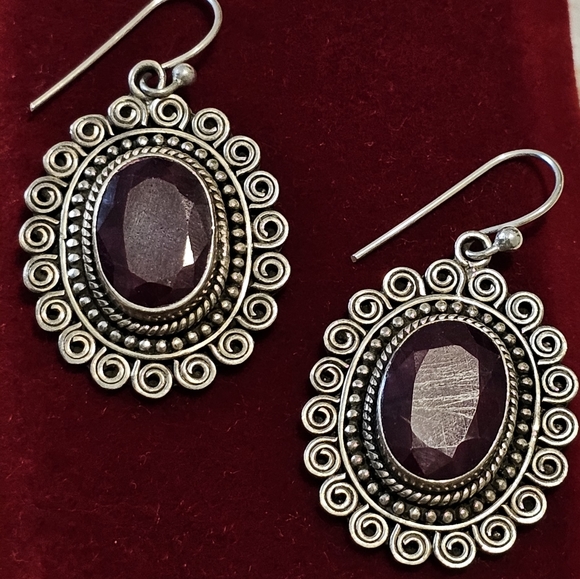 Earrings - Picture 1 of 3